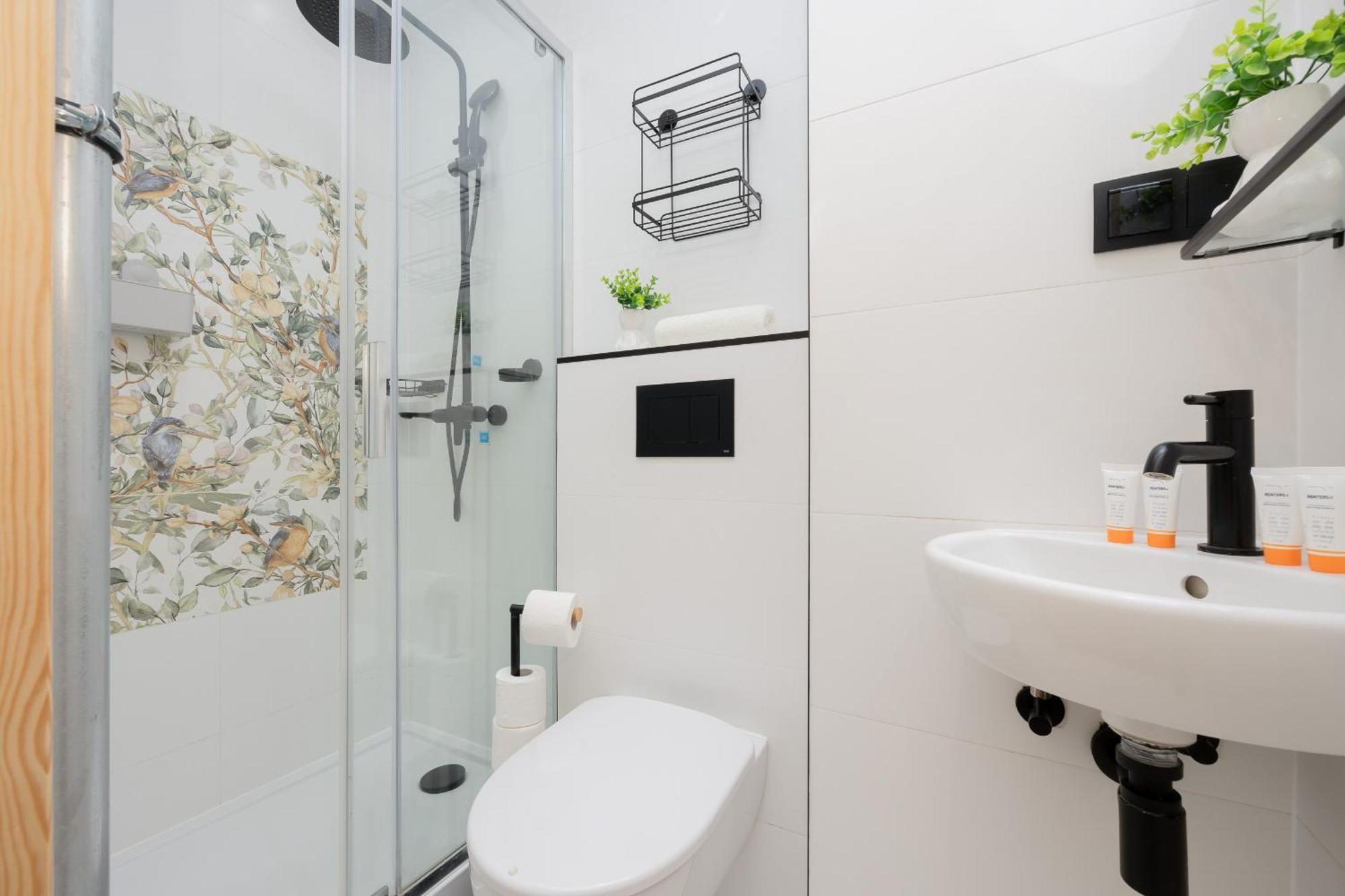 Spacious Apartment For 6 People Near The Old Town By Noclegi Renters Varsó Kültér fotó
