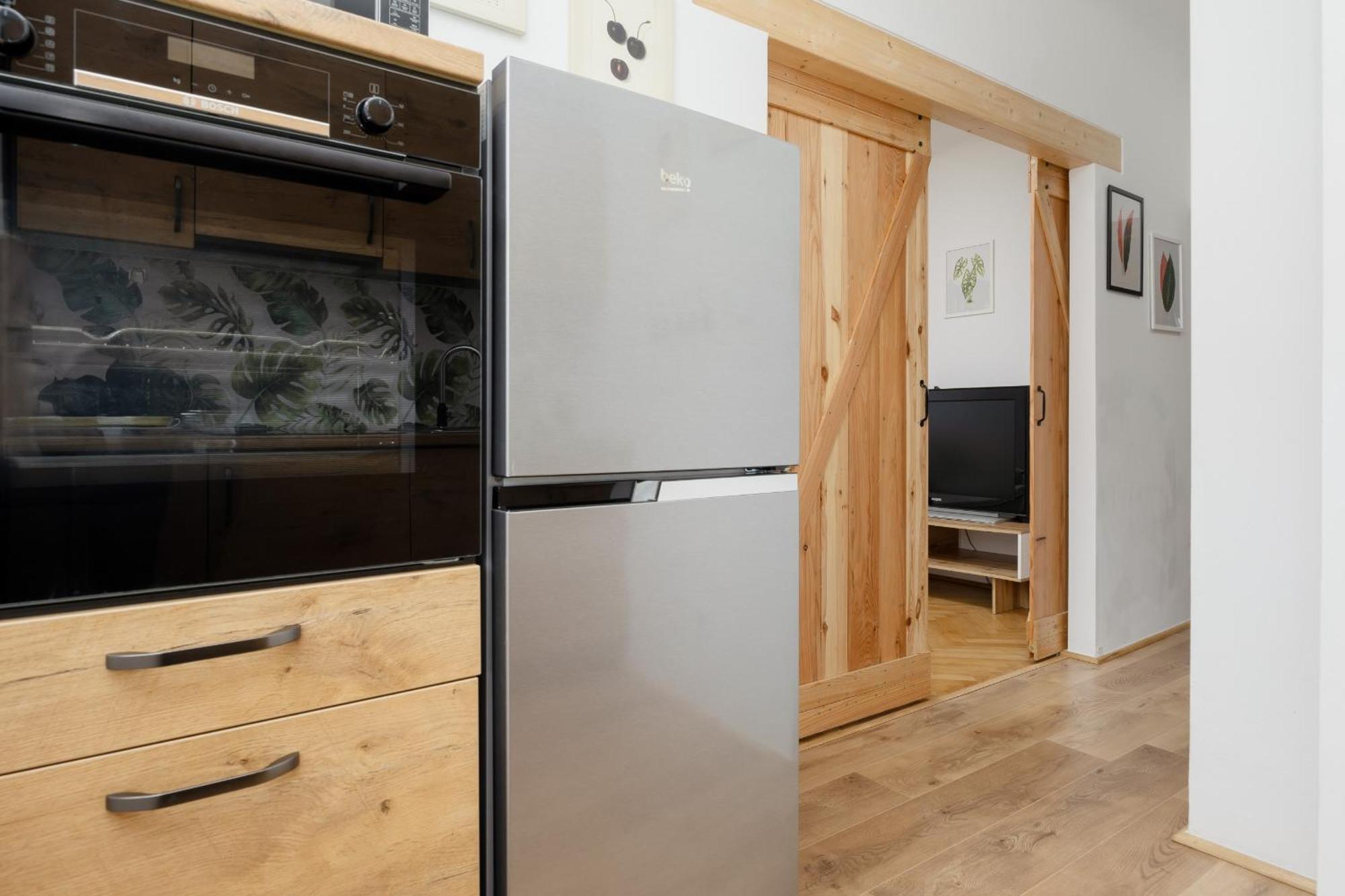 Spacious Apartment For 6 People Near The Old Town By Noclegi Renters Varsó Kültér fotó