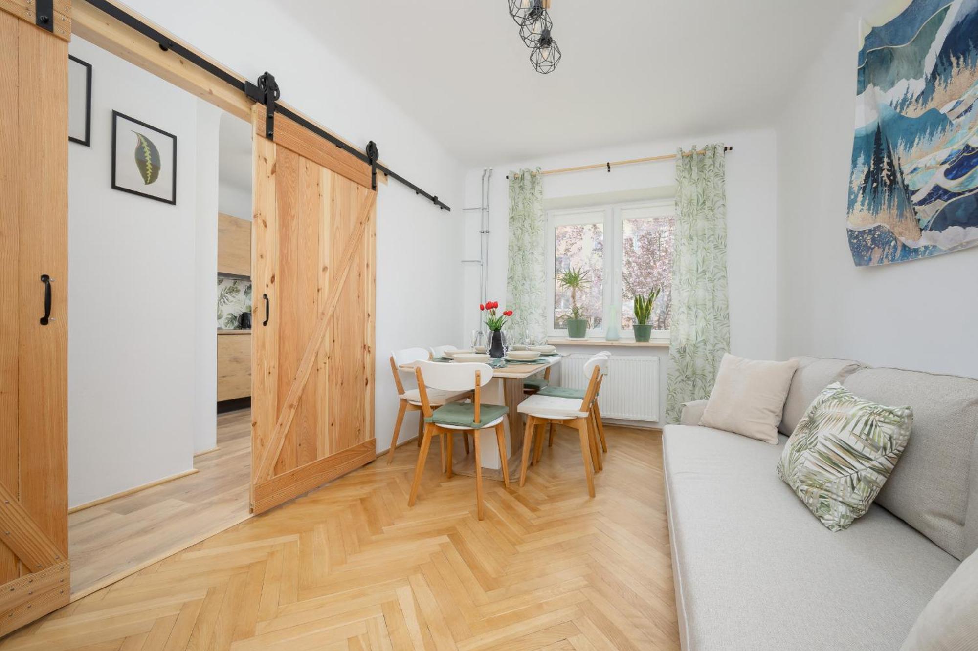 Spacious Apartment For 6 People Near The Old Town By Noclegi Renters Varsó Kültér fotó
