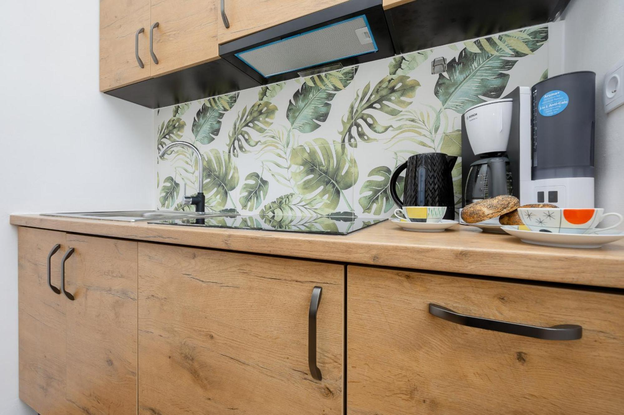 Spacious Apartment For 6 People Near The Old Town By Noclegi Renters Varsó Kültér fotó