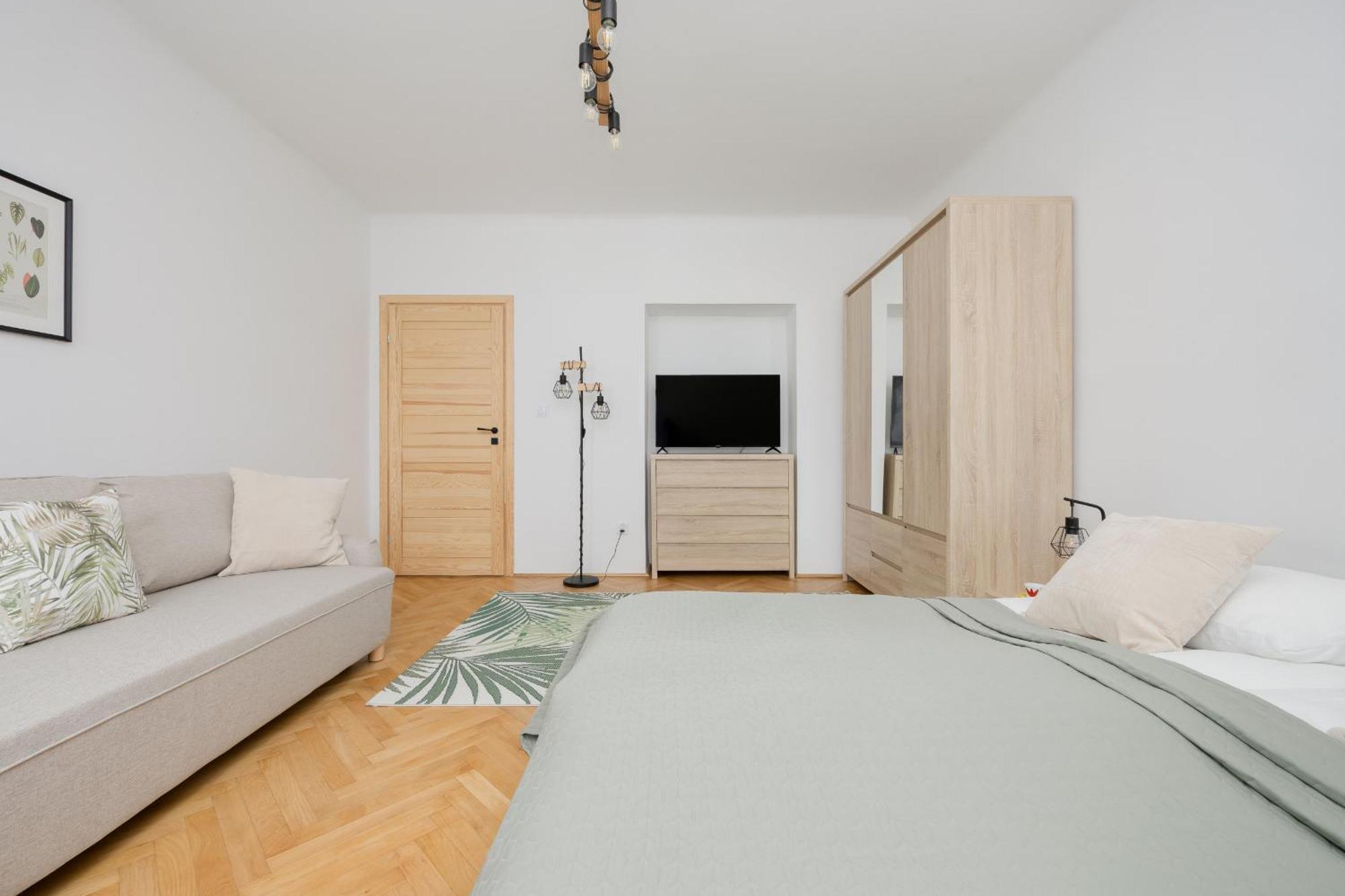 Spacious Apartment For 6 People Near The Old Town By Noclegi Renters Varsó Kültér fotó