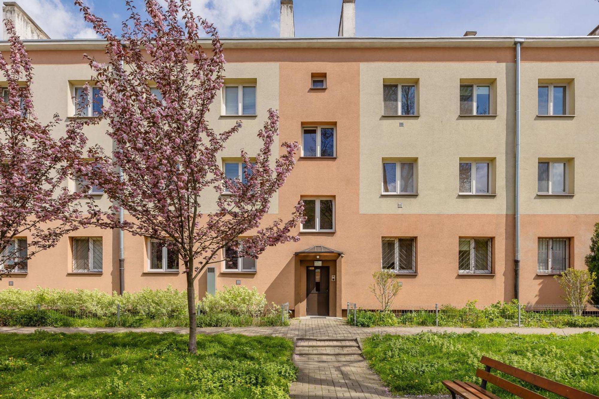Spacious Apartment For 6 People Near The Old Town By Noclegi Renters Varsó Kültér fotó